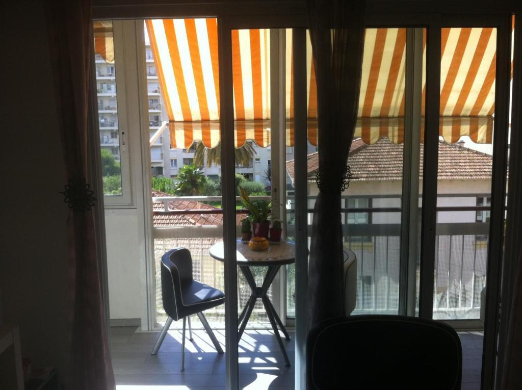Appartement Les Palmiers Juan-les-Pins Buitenkant foto